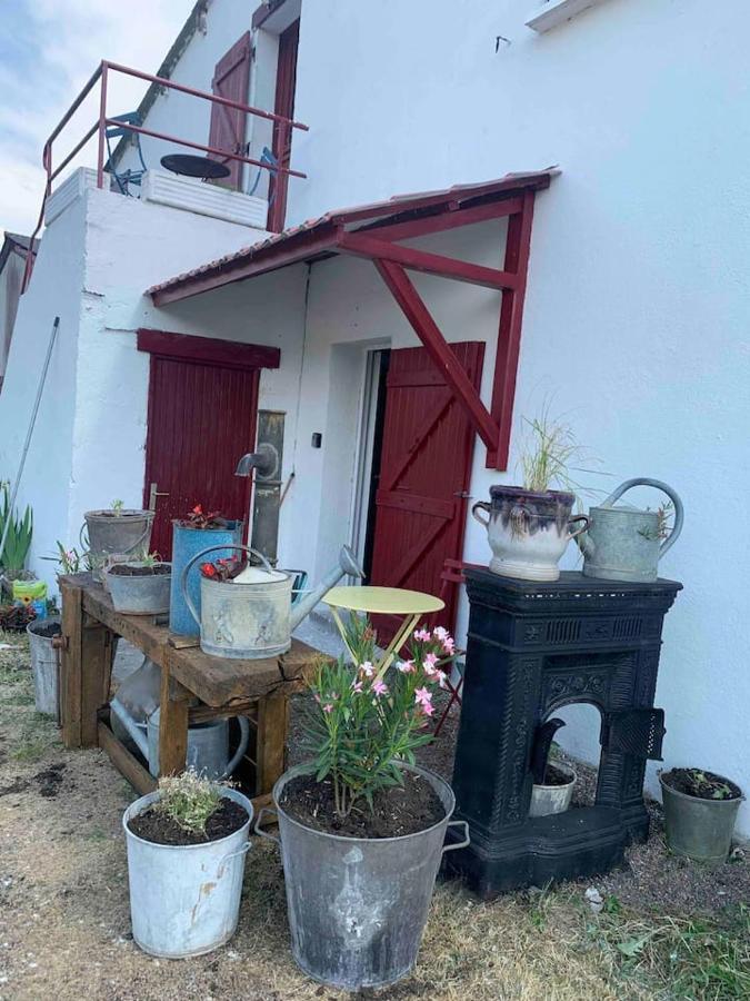 Le Depot Appartement Du Port A Champvert Exterior foto